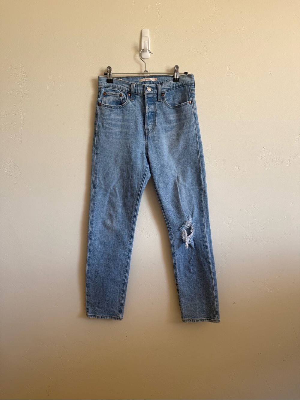 Levi’s Wedgie Straight high rise distressed jeans